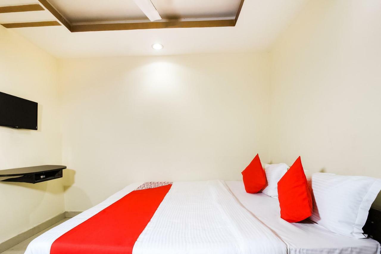 אגרטלה Oyo 45320 Hotel Mars חדר תמונה