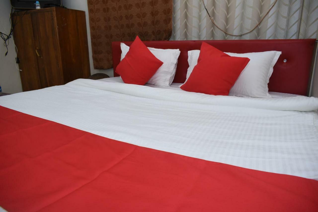 אגרטלה Oyo 45320 Hotel Mars מראה חיצוני תמונה
