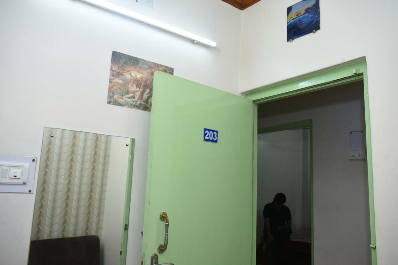 אגרטלה Oyo 45320 Hotel Mars מראה חיצוני תמונה