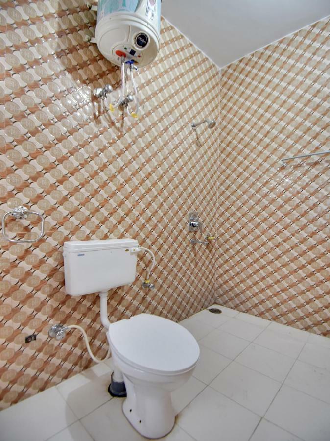 אגרטלה Oyo 45320 Hotel Mars מראה חיצוני תמונה
